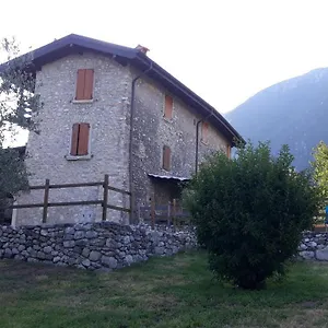  Feriehus Ca Dei Casai Apartment, Di Garda E Relax.